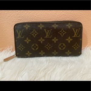 Louis Vuitton Zippy Wallet